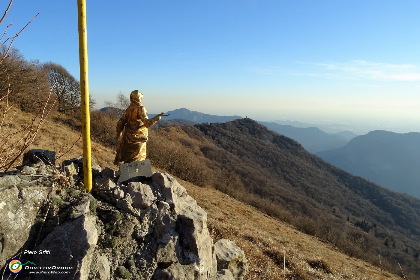 71 Al decollo dei parapendio (1330 m) la 'Mamma dei cieli...' .JPG